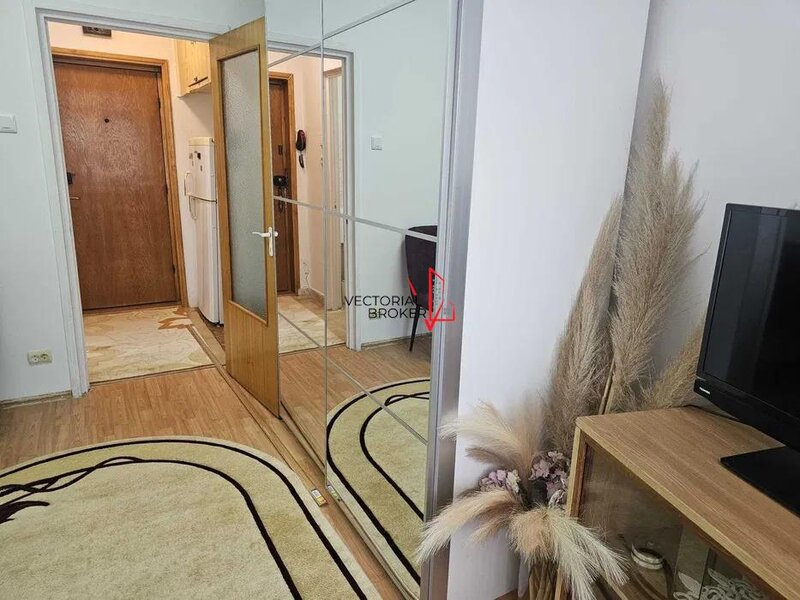 Titan, Piata Minis, garsoniera, bloc curat 1985, 10 minute metrou.