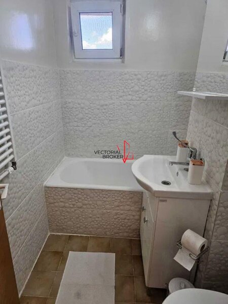 Titan, Piata Minis, garsoniera, bloc curat 1985, 10 minute metrou.