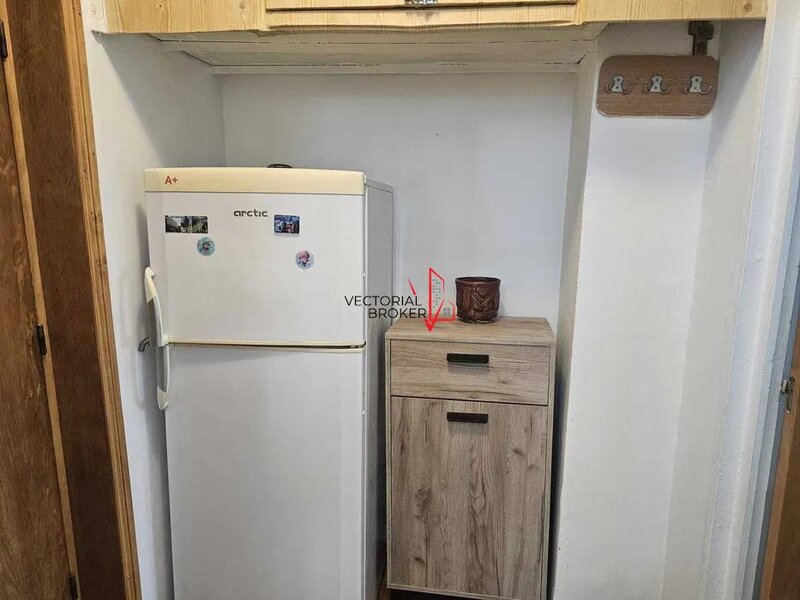 Titan, Piata Minis, garsoniera, bloc curat 1985, 10 minute metrou.